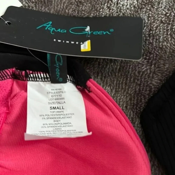 Aquagreen One Piece NWT Swimsuit Size Small - Picture 3 of 6